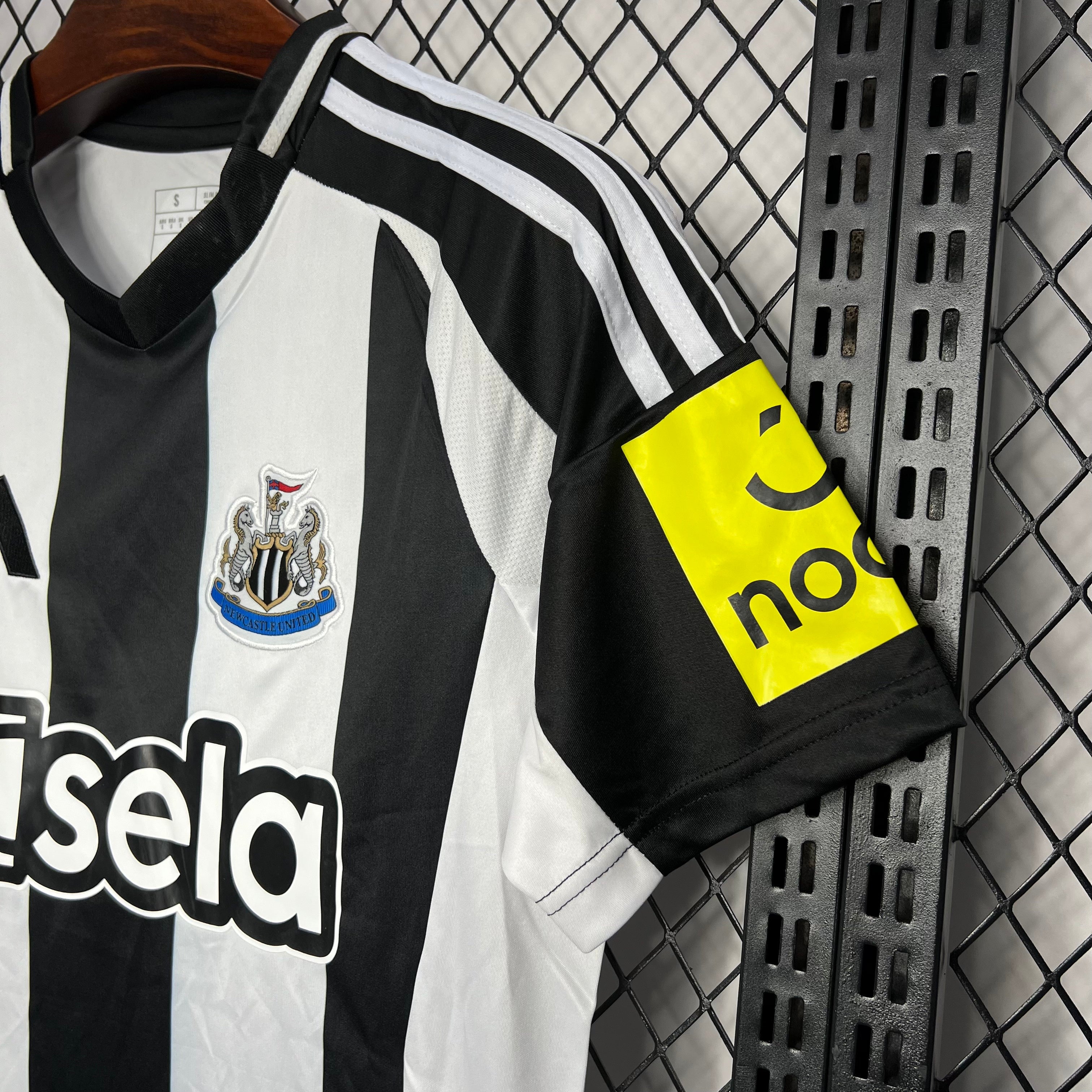MAILLOT NEWCASTLE DOMICILE 2025