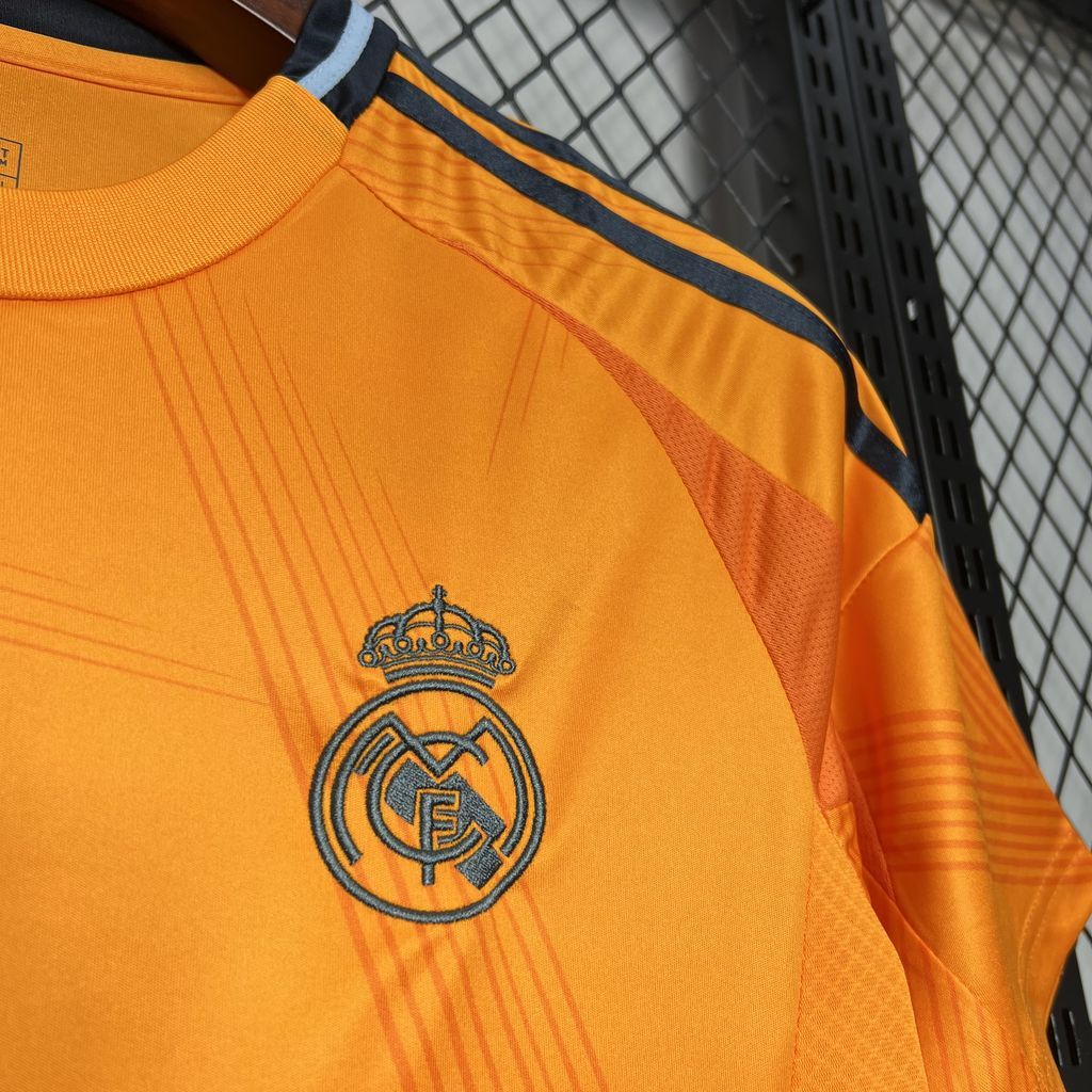 MAILLOT REAL MADRID EXTERIEUR 2025