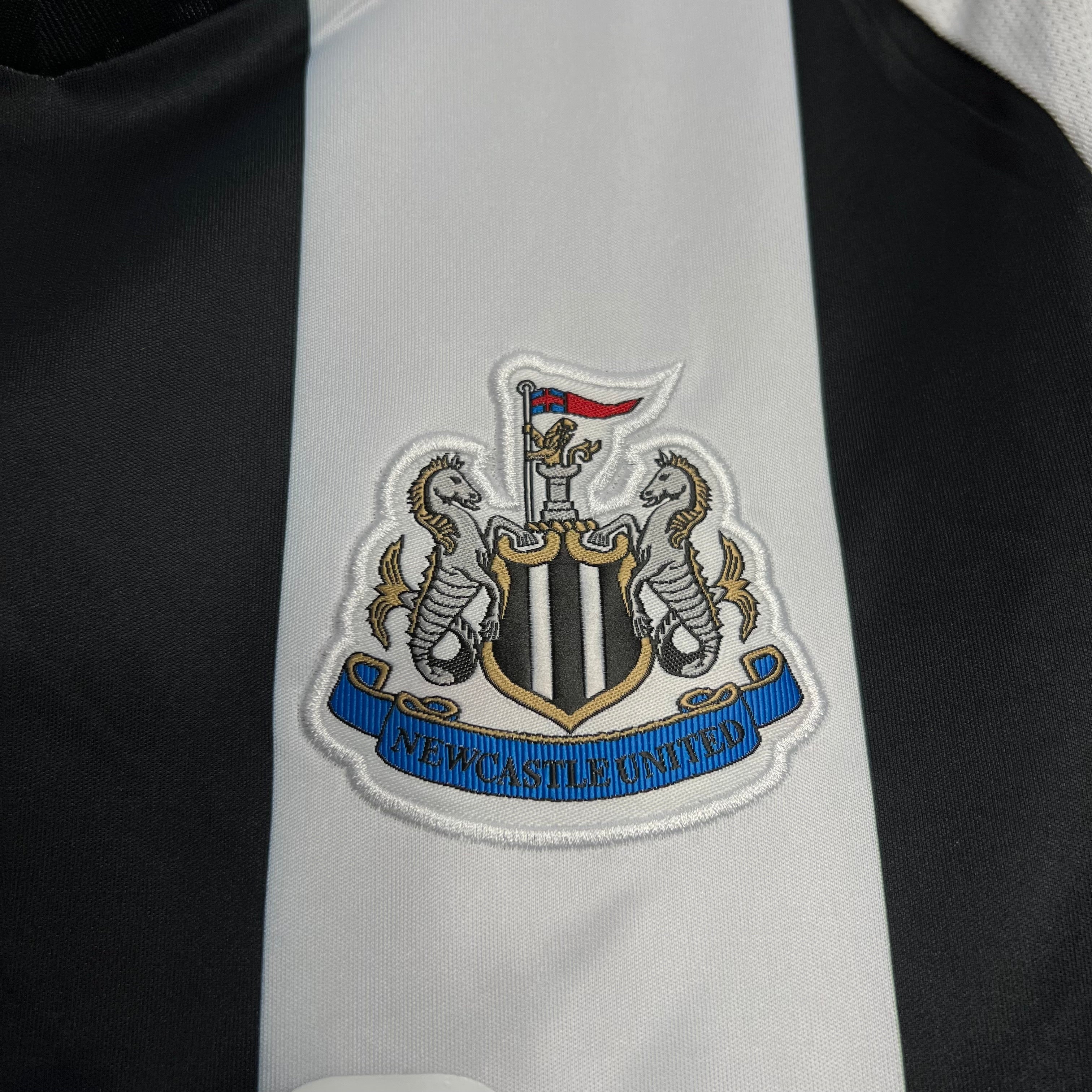 MAILLOT NEWCASTLE DOMICILE 2025