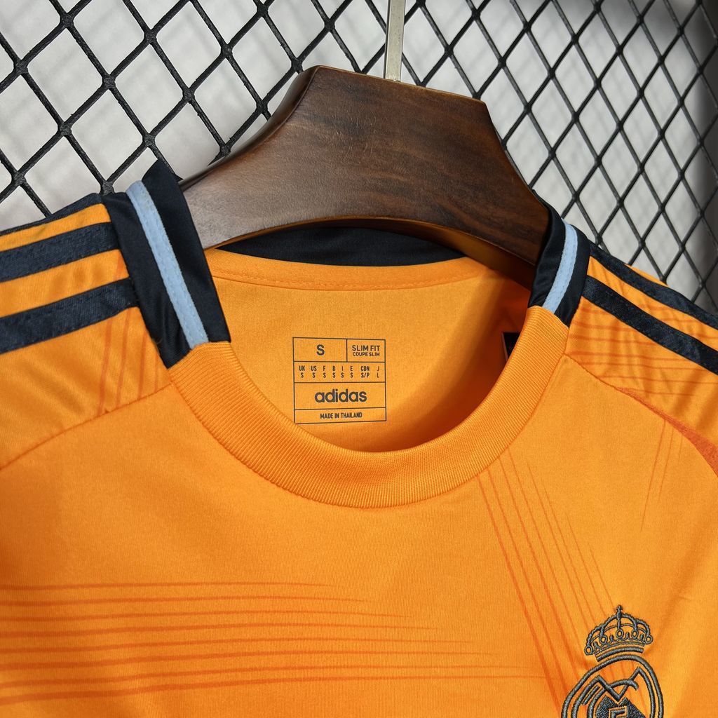 MAILLOT REAL MADRID EXTERIEUR 2025